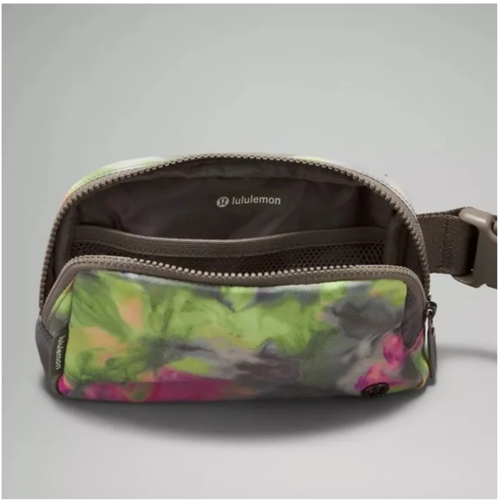 RARE Lululemon - Everywhere 1 Liter Belt Bag Hyper Dye Multi/Rover - NWT - Picture 5 of 12